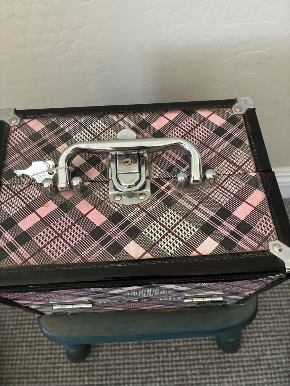 Vintage Caboodles MakeUp Train Carrying Case - Picture 2 of 9
